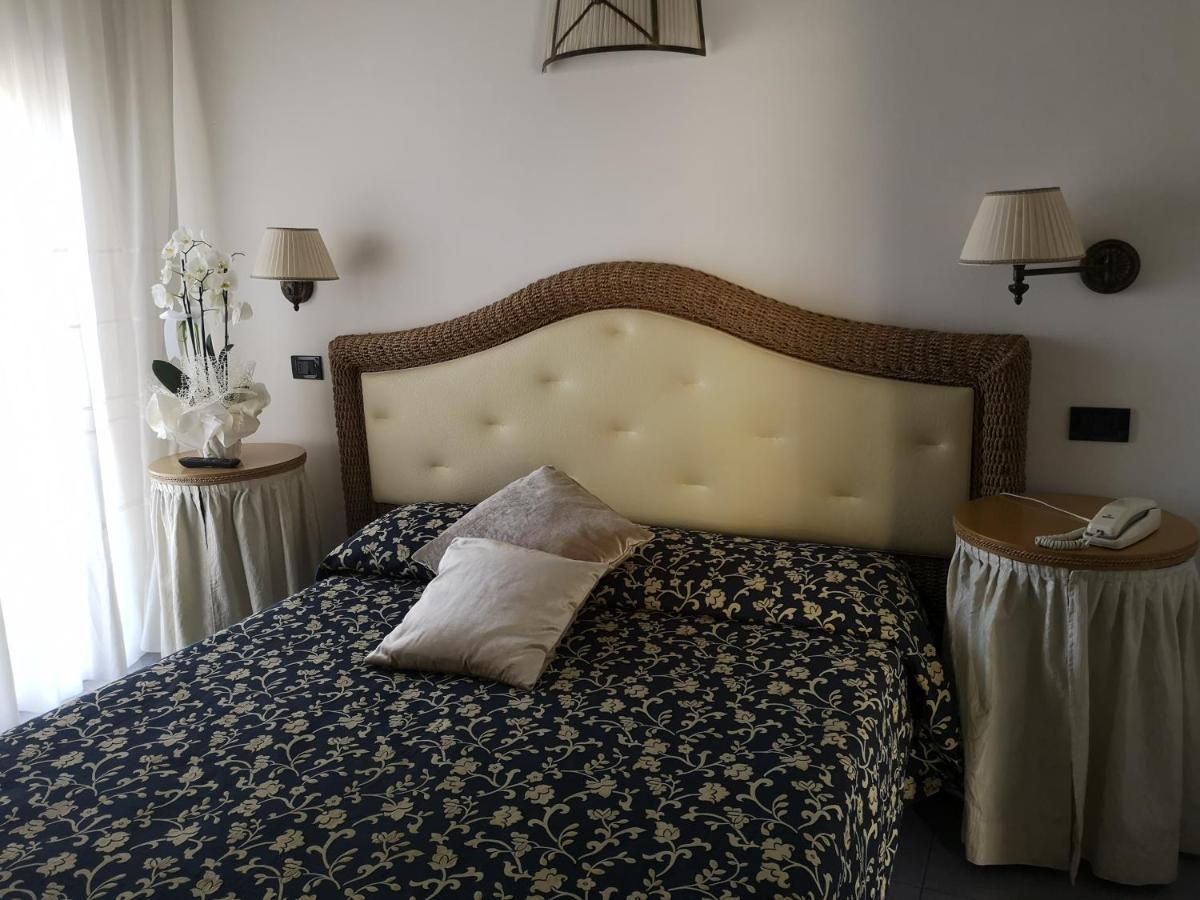 Hotel Alba Misano Adriatico Bagian luar foto