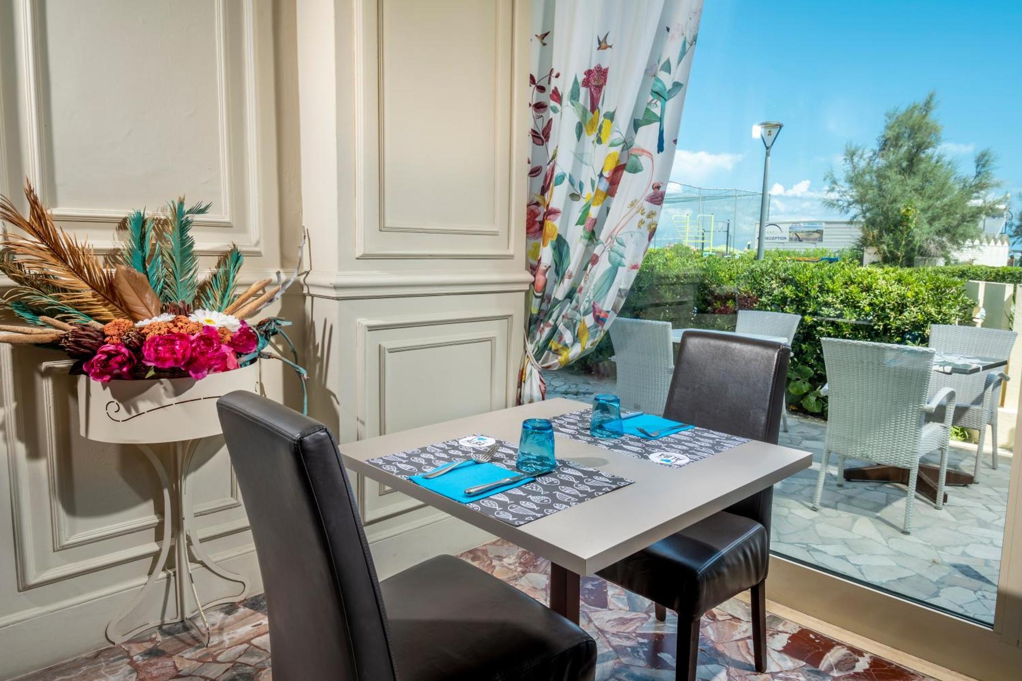 Hotel Alba Misano Adriatico Bagian luar foto