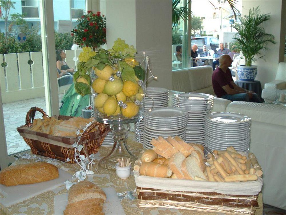 Hotel Alba Misano Adriatico Bagian luar foto