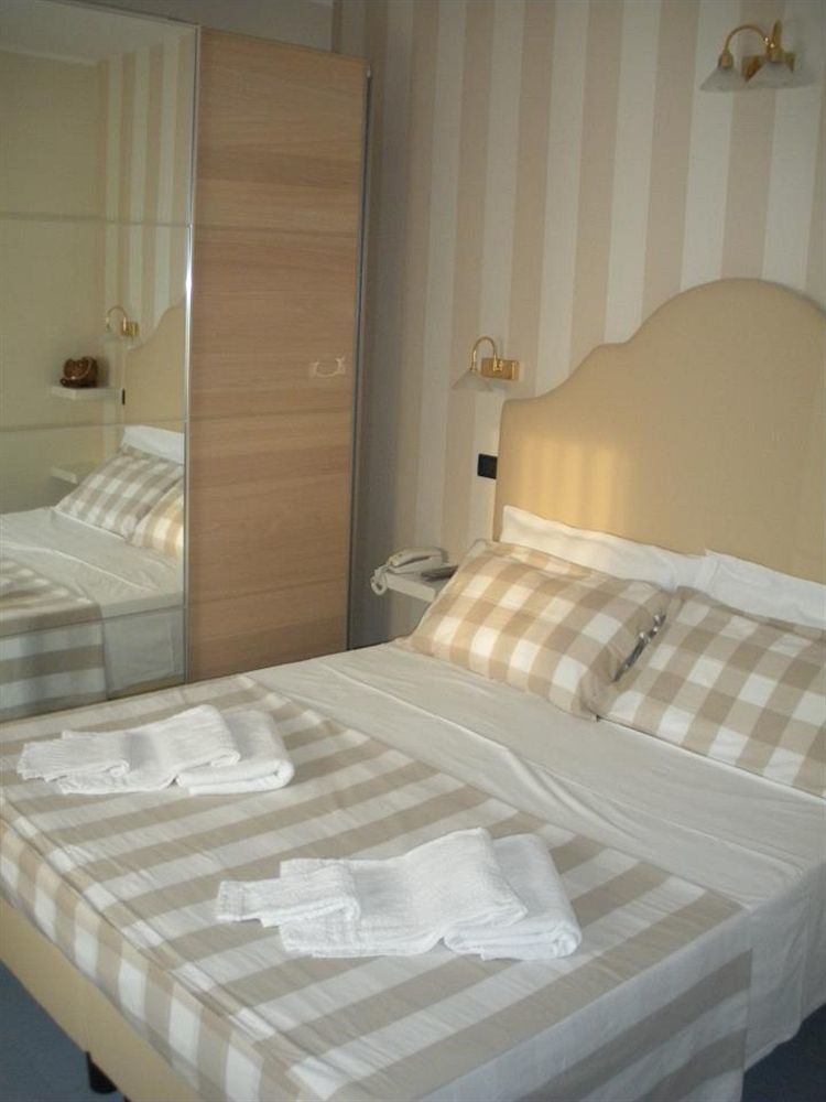Hotel Alba Misano Adriatico Bagian luar foto